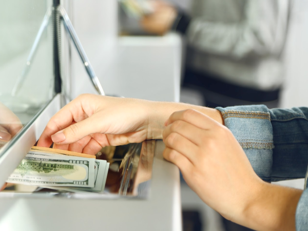 Easy But Risky? Your Guide to Merchant Cash Advances for Businesses